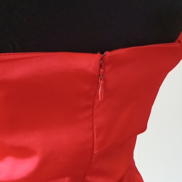 Voom! Cherry red satin knee length summer wiggle dress by Le Chateau size XS - Picture 6 of 7